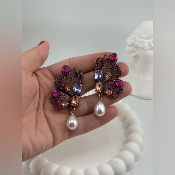 ๐ฆ Pink Butterfly Crystal Earrings with Pearl Drop โจ - Picture 6 of 7